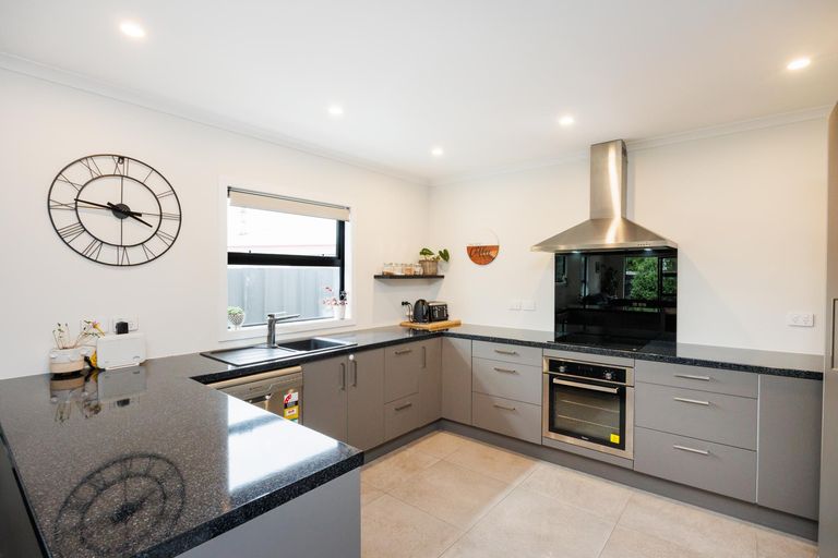 Photo of property in 24b Roberts Line, Kelvin Grove, Palmerston North, 4414