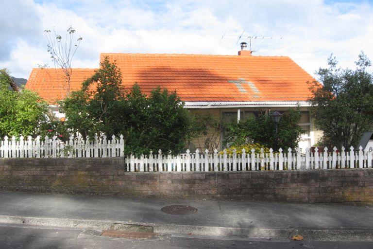 Photo of property in 86 Kowhai Street, Naenae, Lower Hutt, 5011