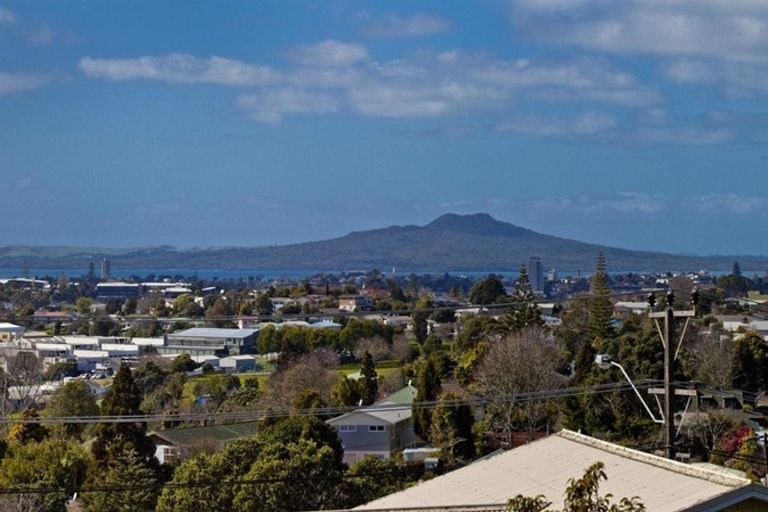 Photo of property in 5 Colin Wild Place, Glenfield, Auckland, 0629