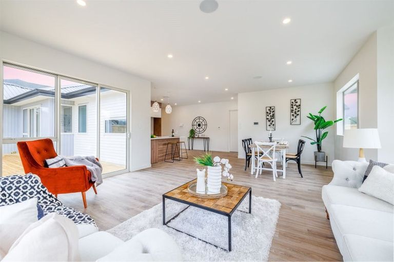 Photo of property in 23 Mcindoe Road, Kumeu, 0810