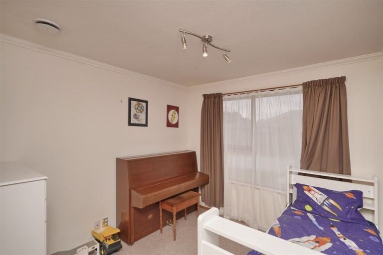 Photo of property in 2/48 Shannon Place, Belfast, Christchurch, 8051