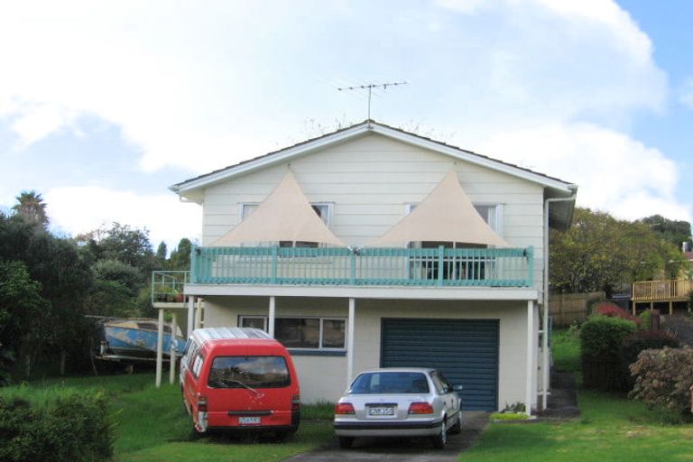 Photo of property in 16 Gilshennan Valley, Red Beach, 0932