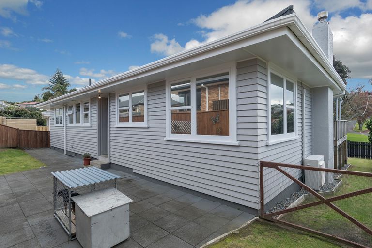 Photo of property in 22 Lynwood Place, Brookfield, Tauranga, 3110