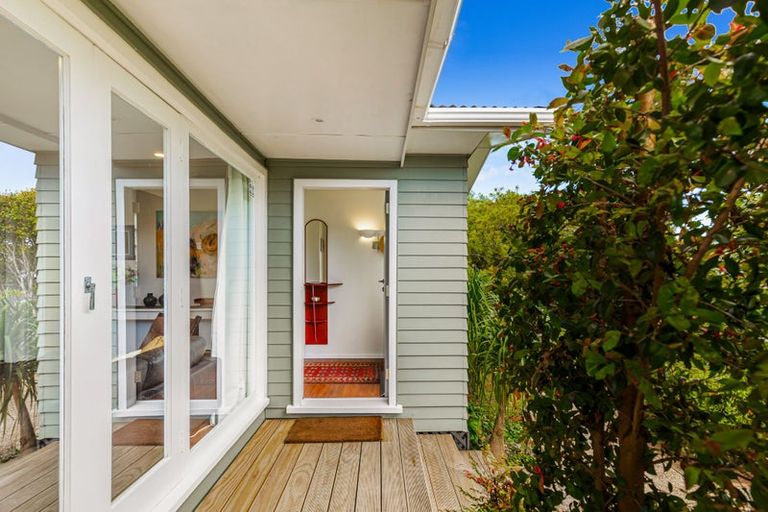 Photo of property in 55 Graham Avenue, Te Atatu Peninsula, Auckland, 0610