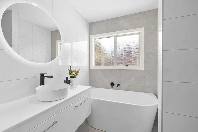 Photo of property in 1 Ross Place, Blagdon, New Plymouth, 4310