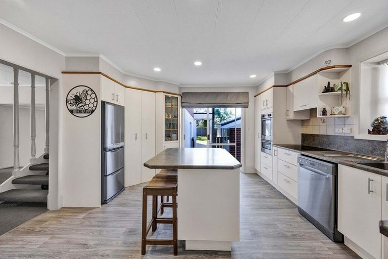 Photo of property in 16 Reid Avenue, Hawera, 4610