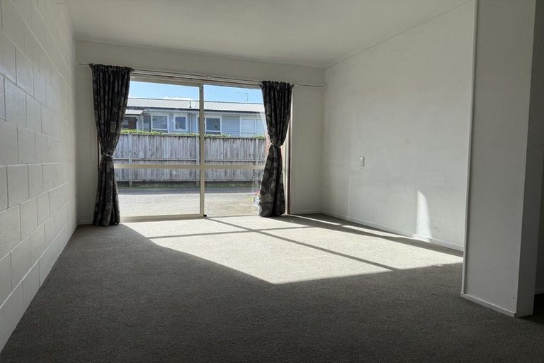 Photo of property in 17a Thorburn Avenue, Red Beach, 0932