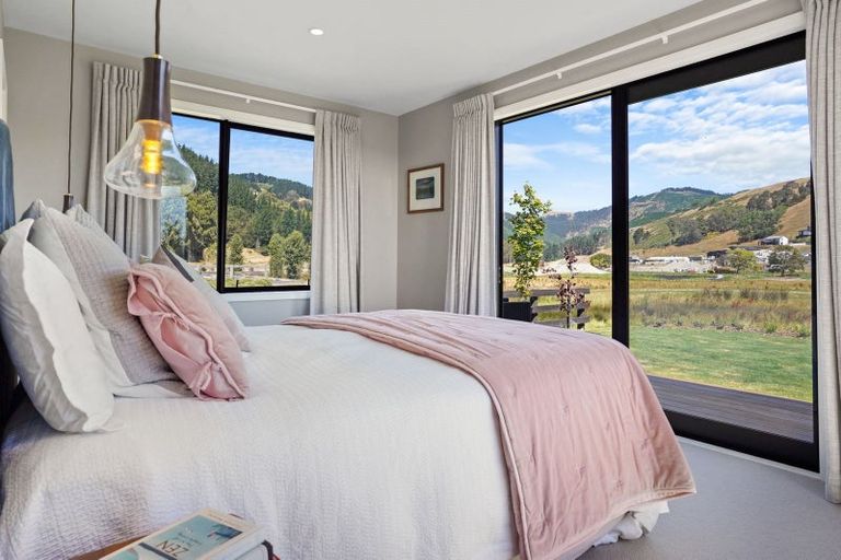 Photo of property in 8 Caro Lane, Cracroft, Christchurch, 8022