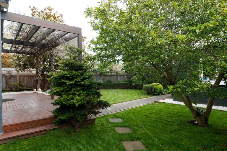 Photo of property in 21 Phoenix Avenue, Hokowhitu, Palmerston North, 4410