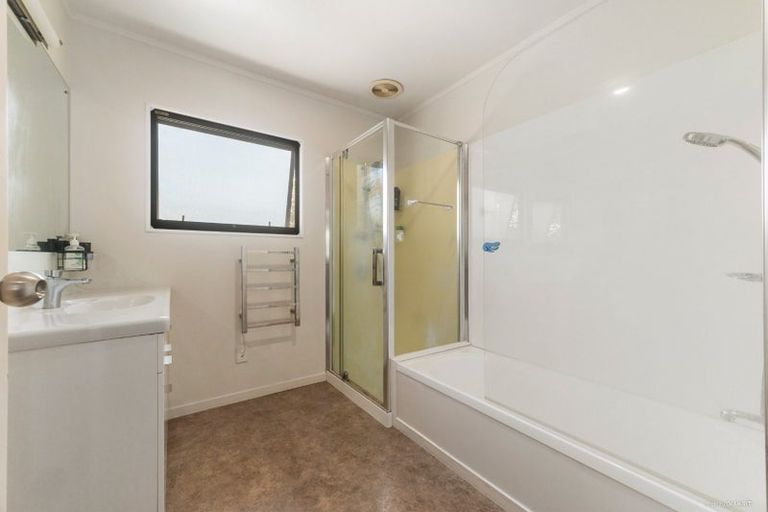 Photo of property in 2/39 Browns Bay Road, Browns Bay, Auckland, 0630