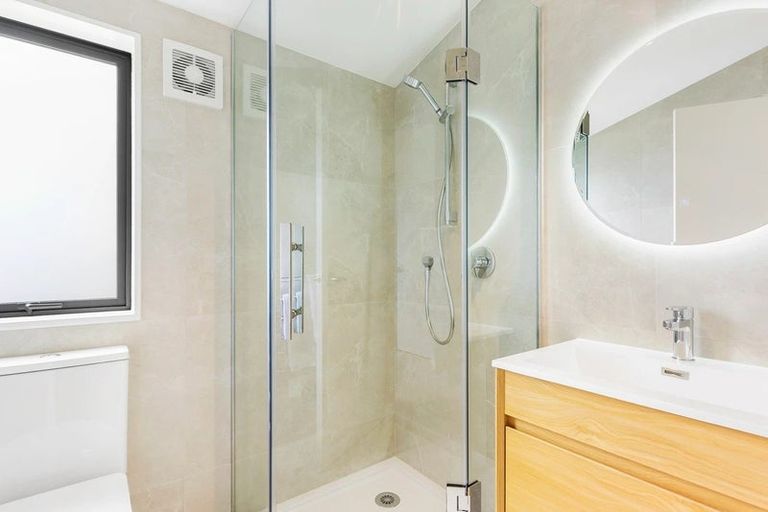 Photo of property in 72b Weatherly Road, Torbay, Auckland, 0630