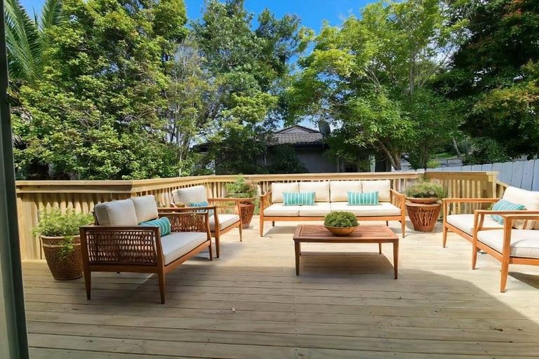 Photo of property in 216 Glamorgan Drive, Northcross, Auckland, 0630