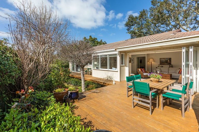 Photo of property in 1/5 Hanlon Crescent, Narrow Neck, Auckland, 0624