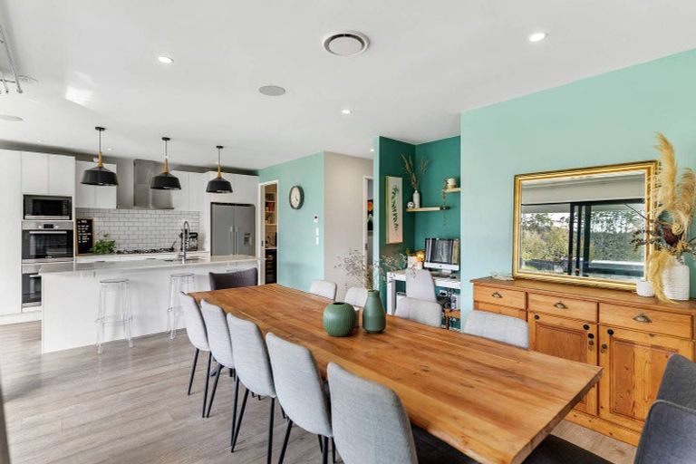 Photo of property in 19 Kahika Grove, Huapai, Kumeu, 0810