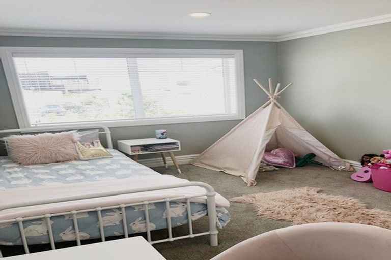 Photo of property in 19 Headland Drive, Long Bay, Auckland, 0630