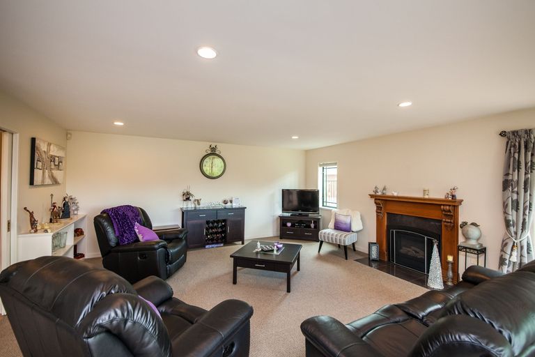 Photo of property in 7 The Oaks, Awapuni, Palmerston North, 4412