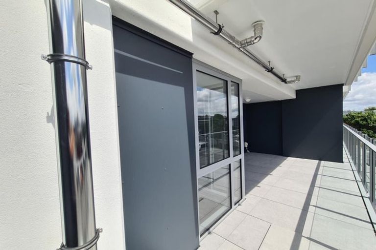 Photo of property in Bella Vista, 1f/84 Gunner Drive, Te Atatu Peninsula, Auckland, 0610