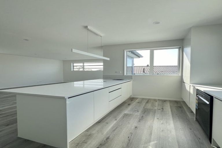 Photo of property in 319b East Coast Road, Mairangi Bay, Auckland, 0630