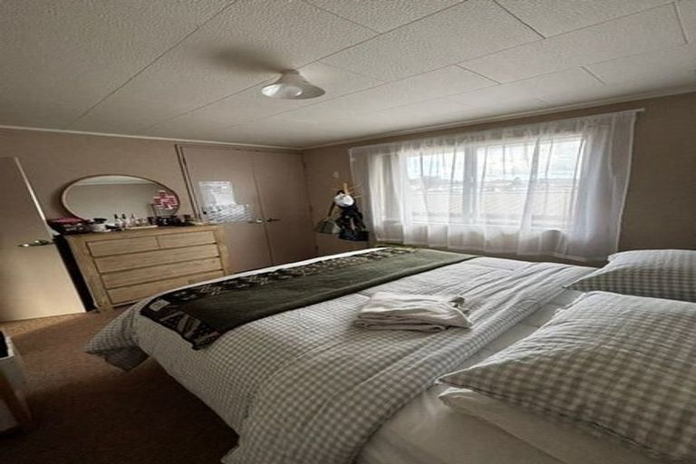 Photo of property in 121 Sunnyside Road, Sunnyvale, Auckland, 0612