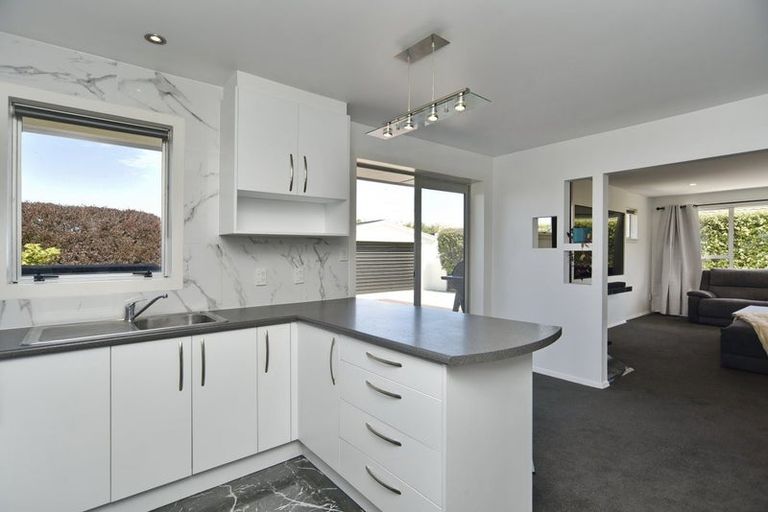 Photo of property in 9 Heathglen Avenue, Parklands, Christchurch, 8083