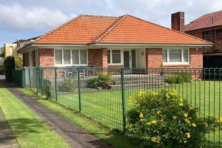 Photo of property in 15 Hattaway Avenue, Bucklands Beach, Auckland, 2012