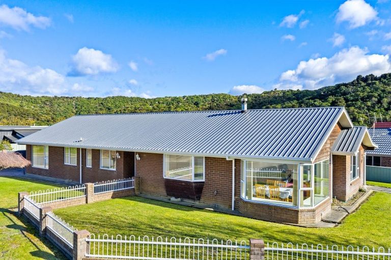 Photo of property in 28 Ranui Street, Waikawa, Picton, 7220