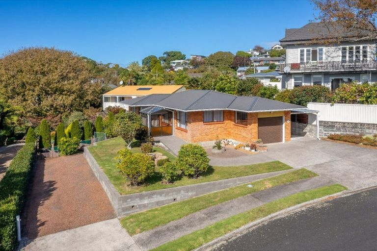 Photo of property in 6 Leatham Avenue, Strandon, New Plymouth, 4312