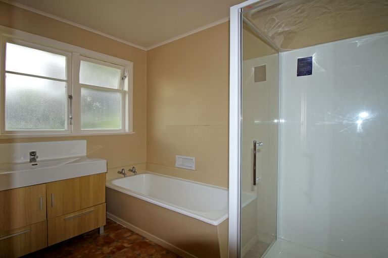 Photo of property in 4 Newcastle Street, Hokowhitu, Palmerston North, 4410