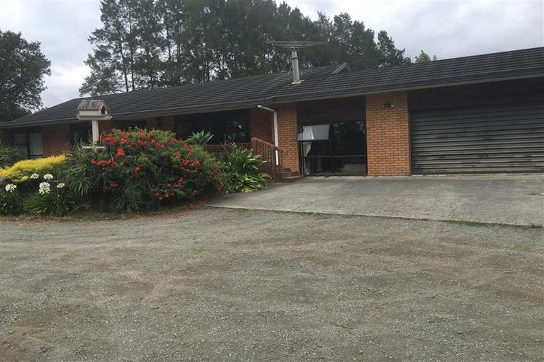 Photo of property in 332 Upper Orewa Road, Wainui, Silverdale, 0992