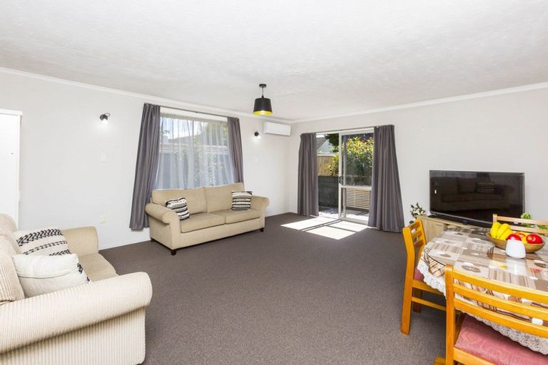 Photo of property in 2/39 Palmer Court, Silverstream, Upper Hutt, 5019