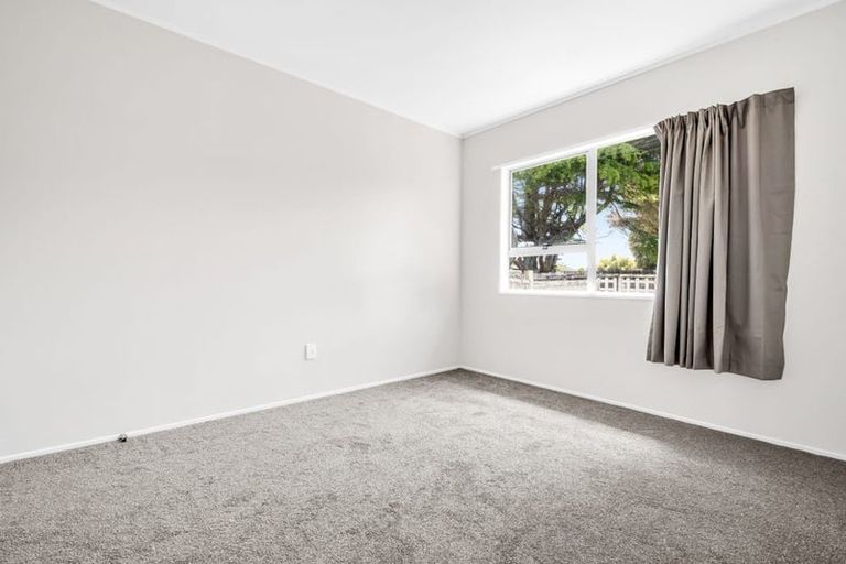 Photo of property in 1/23 Challen Close, Conifer Grove, Takanini, 2112