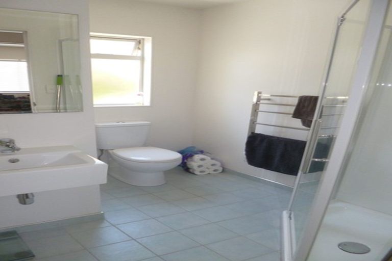 Photo of property in 49b Onewa Road, Northcote, Auckland, 0627