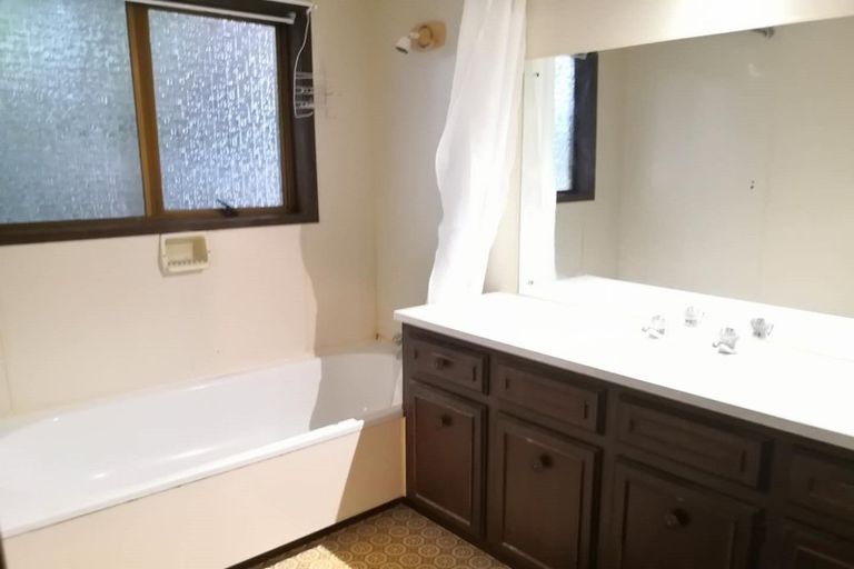 Photo of property in 61b Highland Park Drive, Highland Park, Auckland, 2010