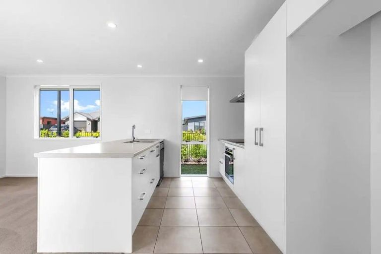 Photo of property in 4 Pioneer Crescent, Omokoroa, 3114