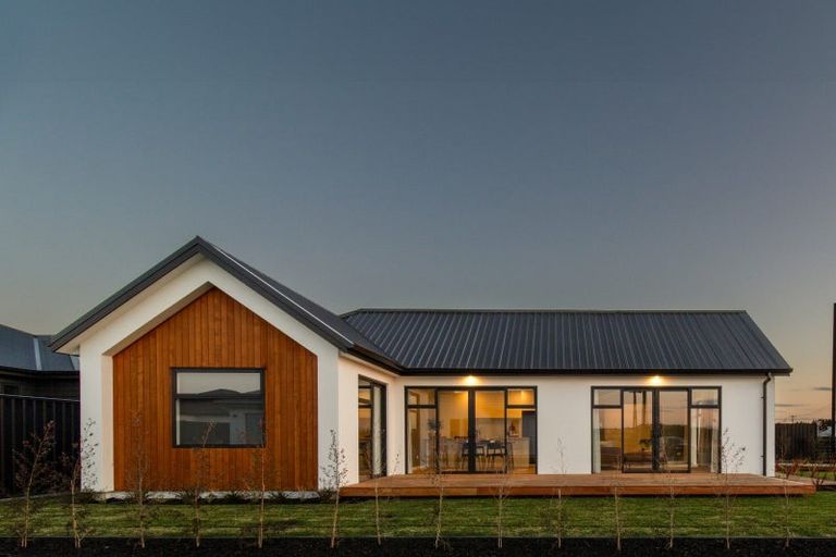 Photo of property in 104 Eriksen Road, Te Awa, Napier, 4110