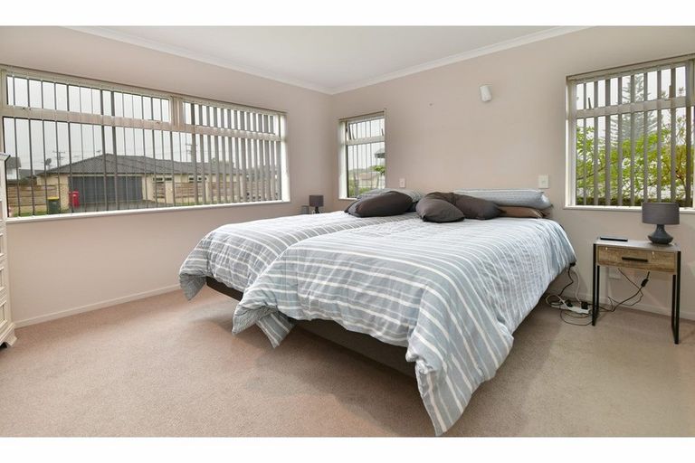 Photo of property in 10 Centreway Road, Orewa, 0931