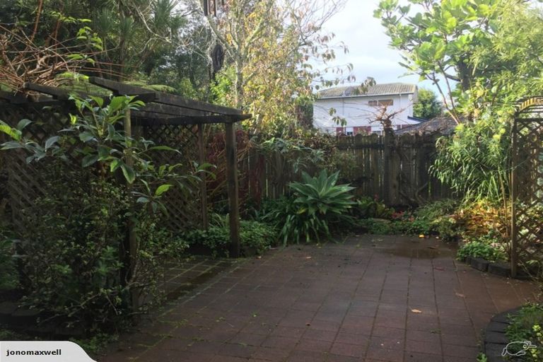 Photo of property in 2/110 Nigel Road, Browns Bay, Auckland, 0630
