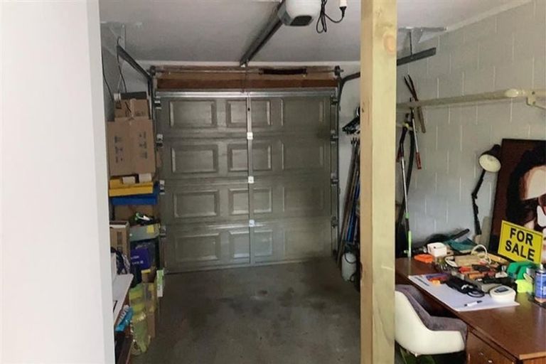 Photo of property in 5a Nimrod Place, Half Moon Bay, Auckland, 2012