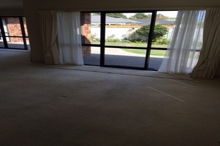 Photo of property in 98 Guildford Drive, Paraparaumu Beach, Paraparaumu, 5032