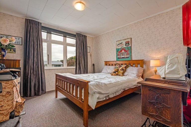 Photo of property in 4 Rosalie Terrace, Kelvin Grove, Palmerston North, 4414