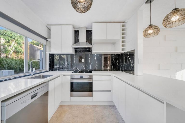 Photo of property in 1/17 Emirau Place, Glenfield, Auckland, 0629