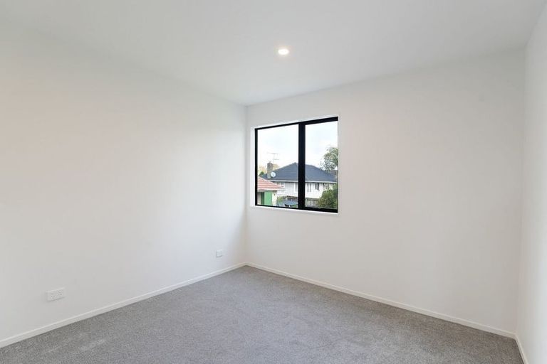 Photo of property in 5/4 Serjeant Street, Henderson, Auckland, 0612