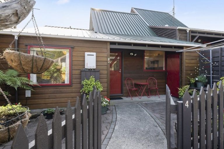 Photo of property in The Triangle, 4/33 Halswater Drive, Churton Park, Wellington, 6037