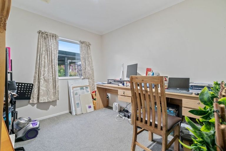 Photo of property in 8 Lomas Place, Manurewa, Auckland, 2102