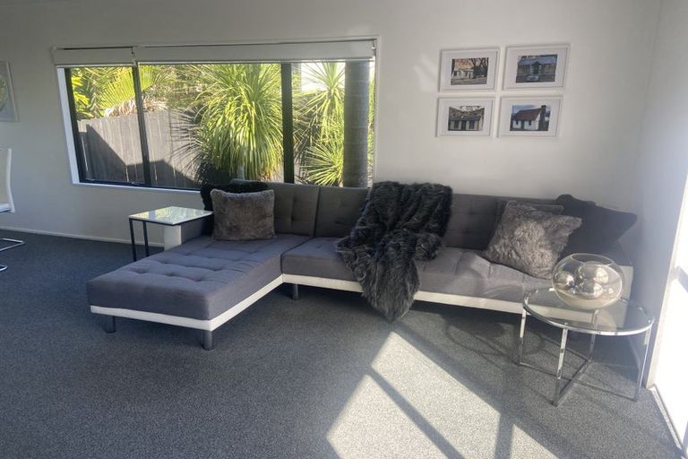 Photo of property in 2/15 Valecrest Place, Bayview, Auckland, 0629