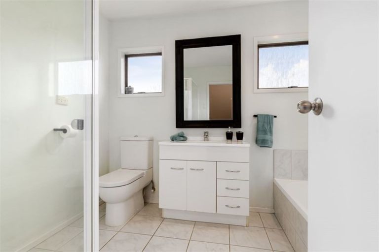 Photo of property in 42 Weza Lane, Kumeu, 0810