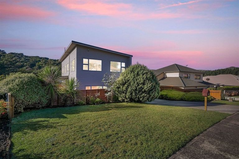 Photo of property in 51 Te Puia Drive, Aotea, Porirua, 5024
