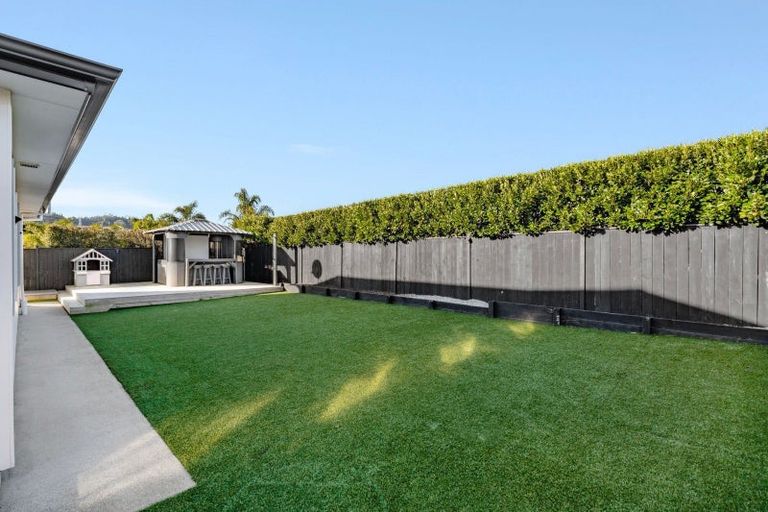 Photo of property in 7 Walter Ruddock Avenue, Kumeu, 0810