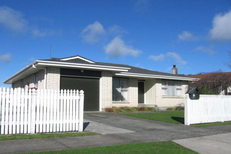Photo of property in 16 Geraldine Crescent, Cloverlea, Palmerston North, 4412
