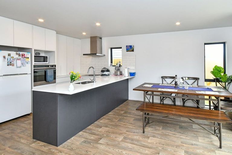 Photo of property in 38 Matawhanga Drive, Wattle Downs, Auckland, 2103